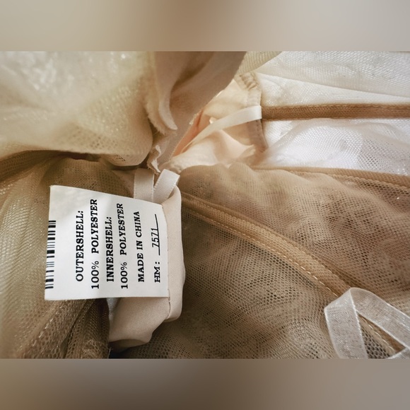 Casablanca Wedding Dress (Ball Gown, Size 6, Champagne color) - Picture 8 of 9